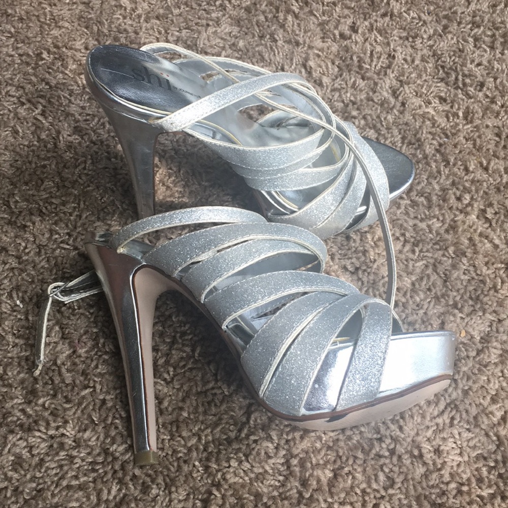 Strappy heels!